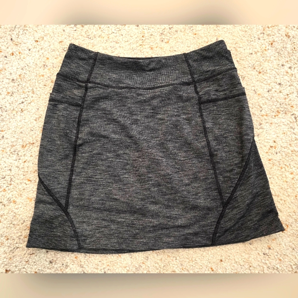 🎾Athleta Women's Skirt with Built-in Shorts. Dark Heather Grey. Size XS.